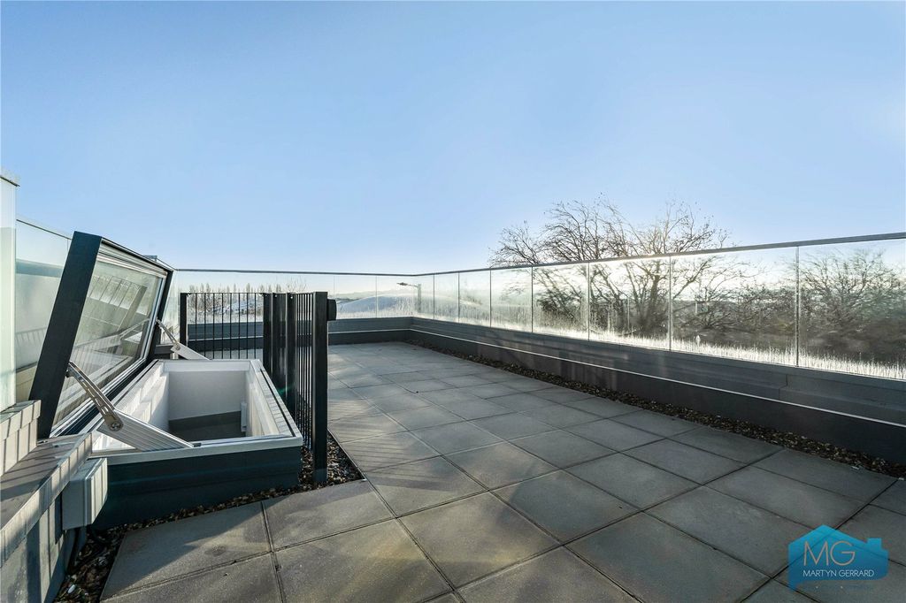 Property photo 1 of 29 Picture No. 02