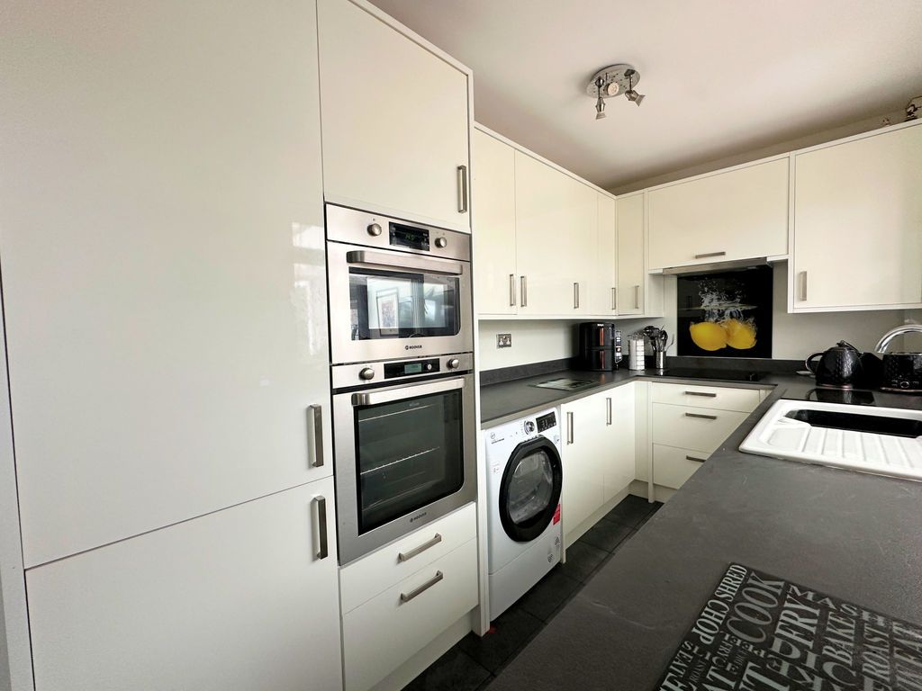 Property photo 3 of 29 Kitchen