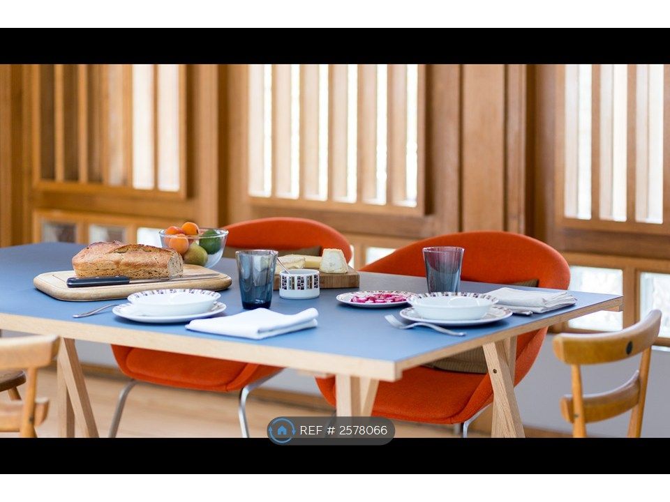 Property photo 3 of 20 Dining Table