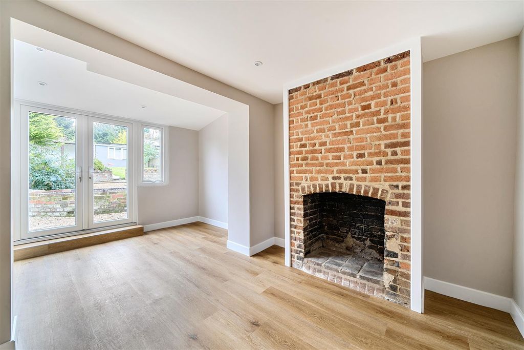 Property photo 3 of 15 Sitting Room