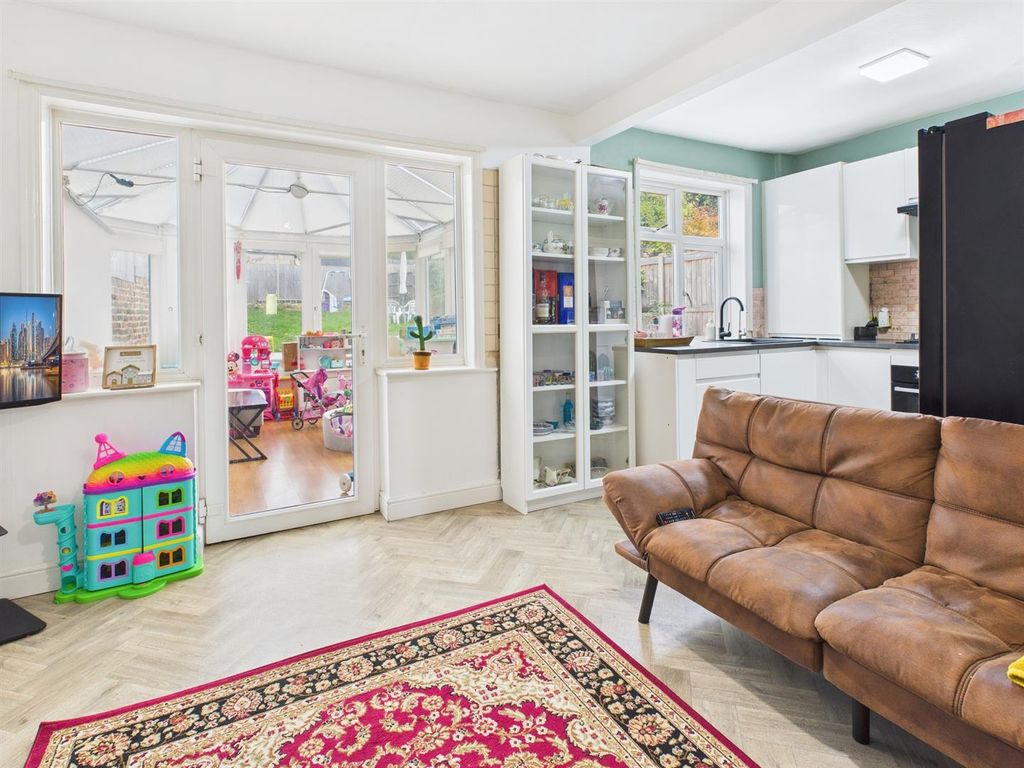 Property photo 3 of 14 Cam05510G0-Pr0103-Still005.Jpg