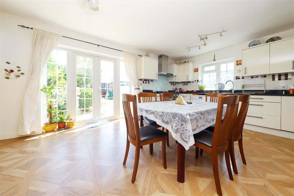 Property photo 2 of 18 Kitchen/Diner