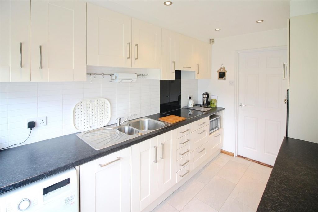 Property photo 3 of 23 Kitchen