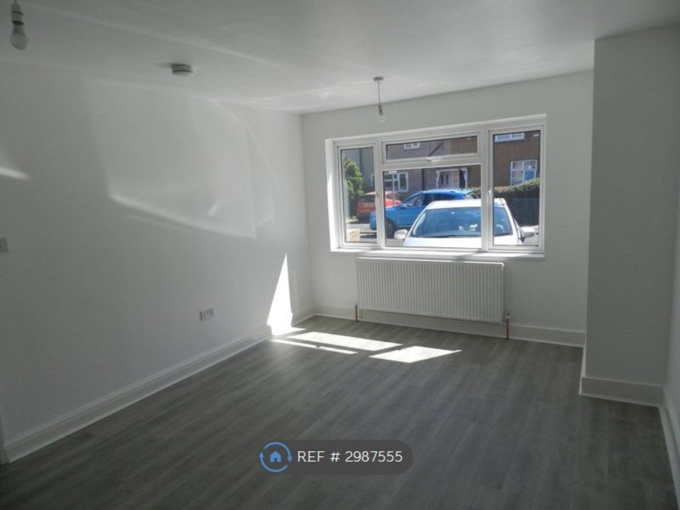 Property photo 1 of 8 Bedroom 1