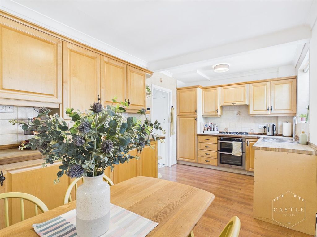 Property photo 2 of 21 Dining Kitchen