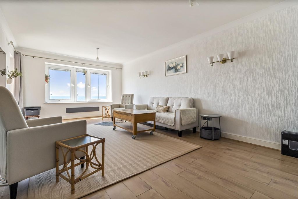 Property photo 3 of 18 6 Capelia House-010.Jpg