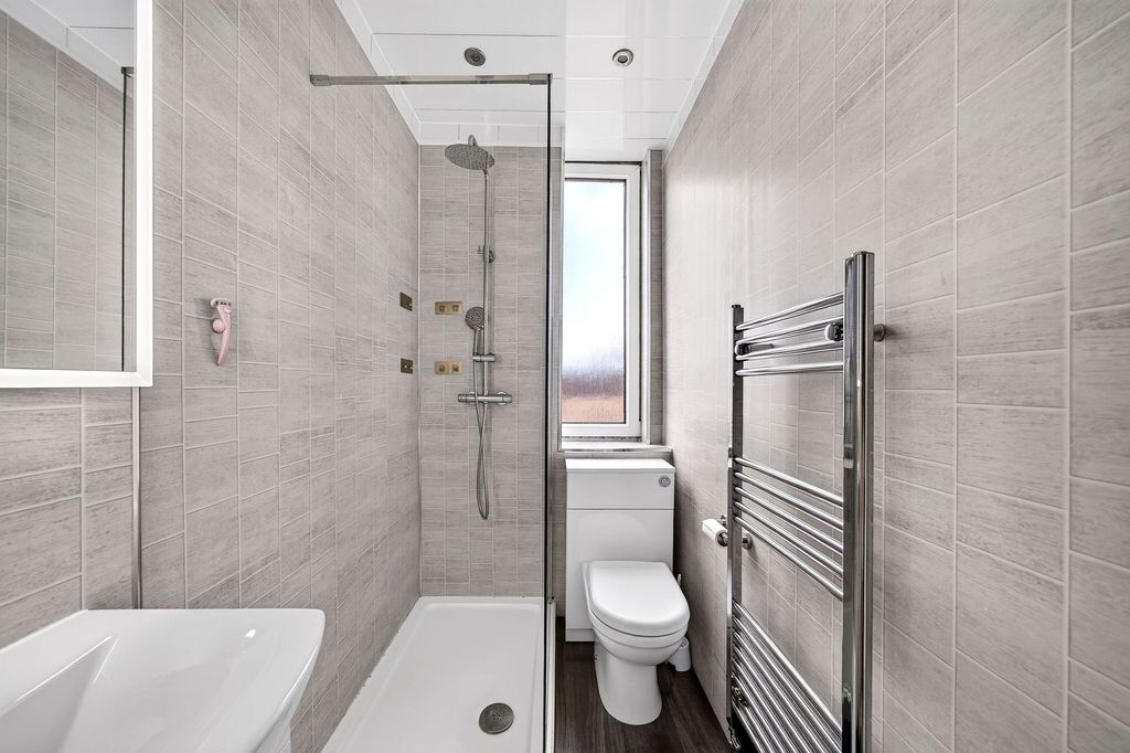 Property photo 3 of 36 Bathroom