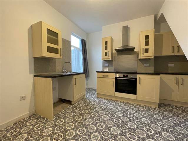 Property photo 3 of 9 Kitchen