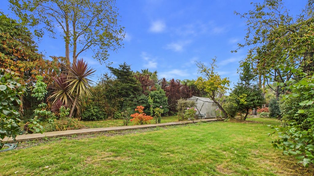 Property photo 2 of 23