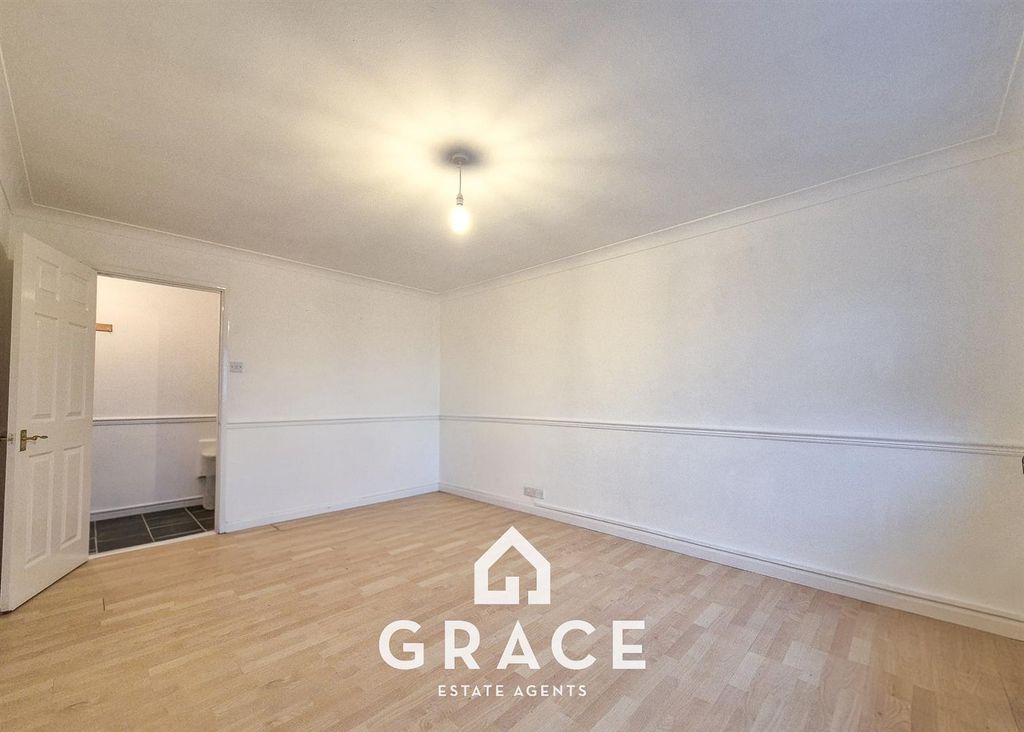 Property photo 3 of 7 Lounge Diner