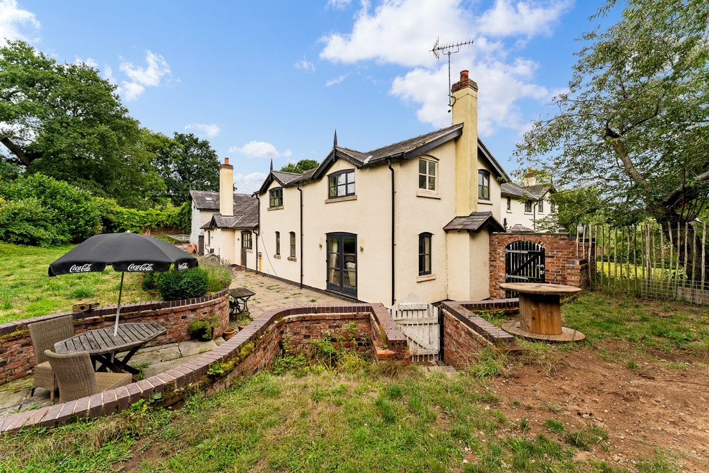 Property photo 2 of 33