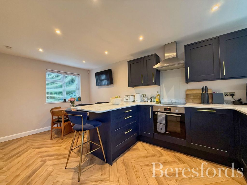 Property photo 3 of 16 Picture No. 12