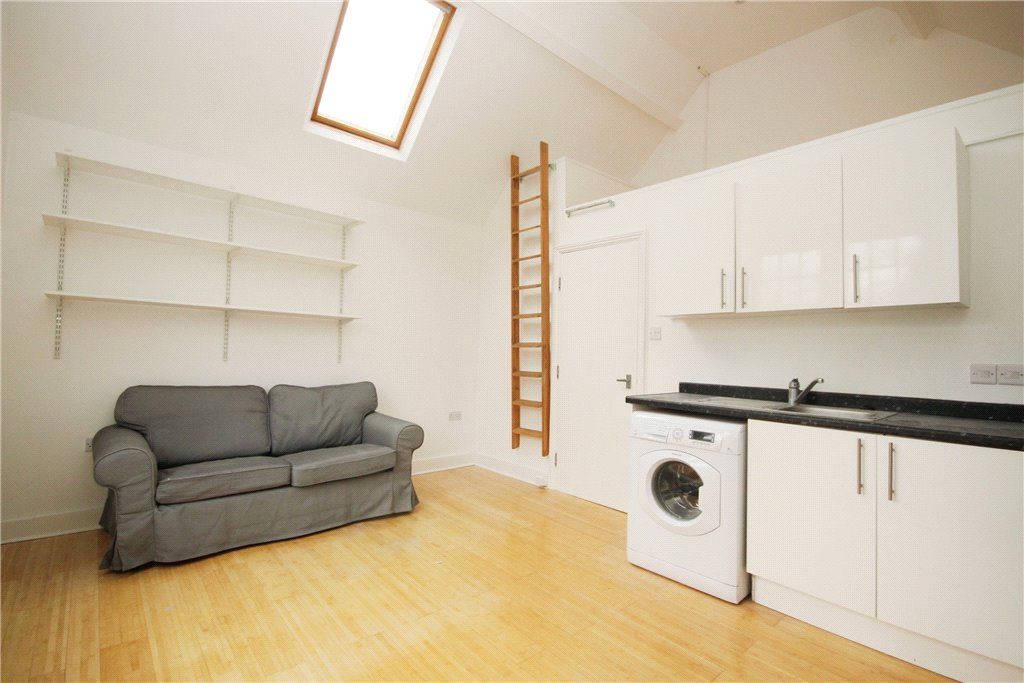 Property photo 3 of 11 Reception/Kitchen