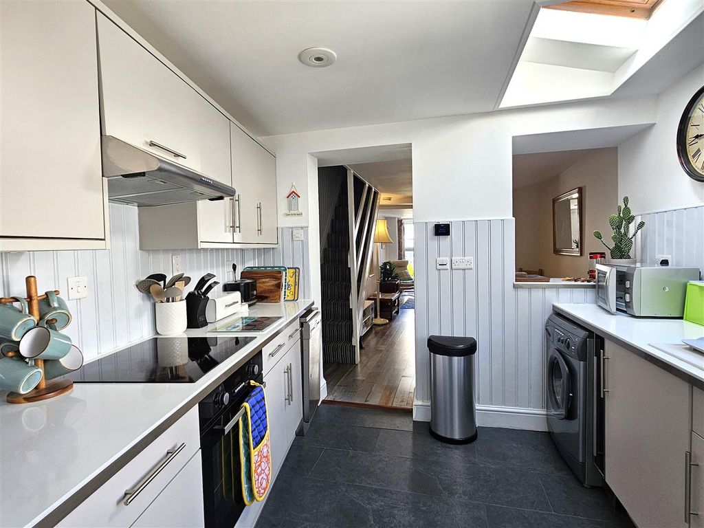 Property photo 2 of 16 Kitchen (2).Jpg