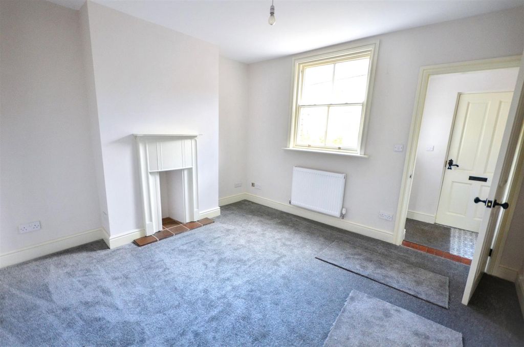 Property photo 2 of 15 Sitting Room