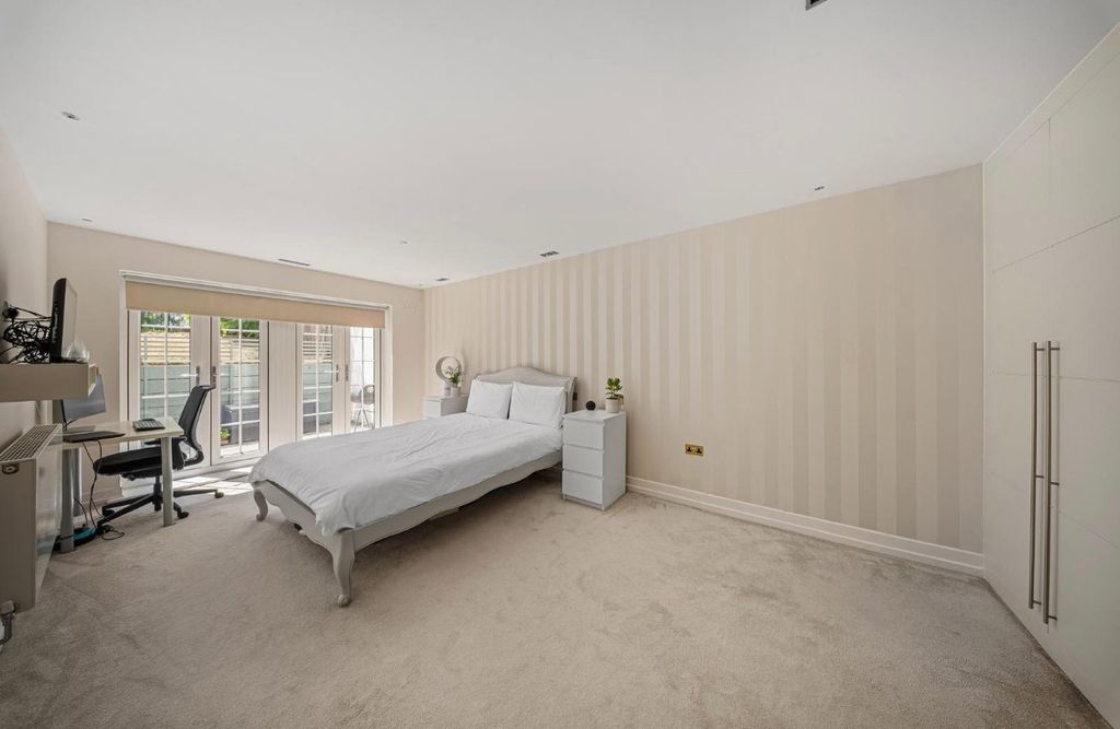 Property photo 2 of 24 Picture No. 08