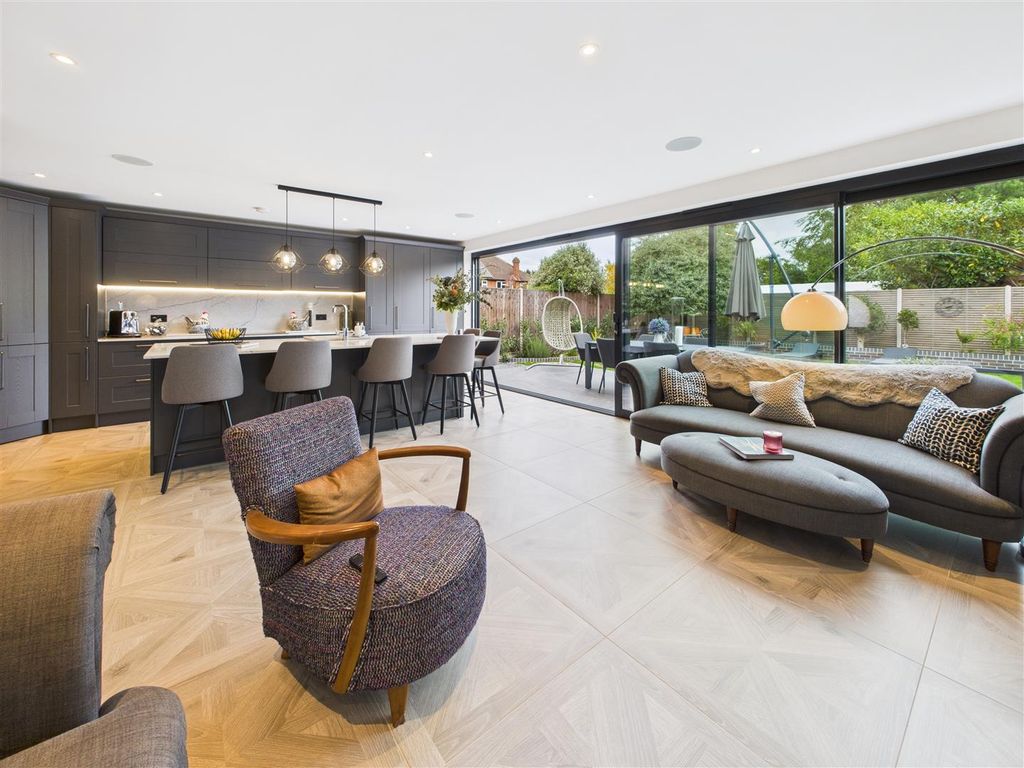 Property photo 3 of 25