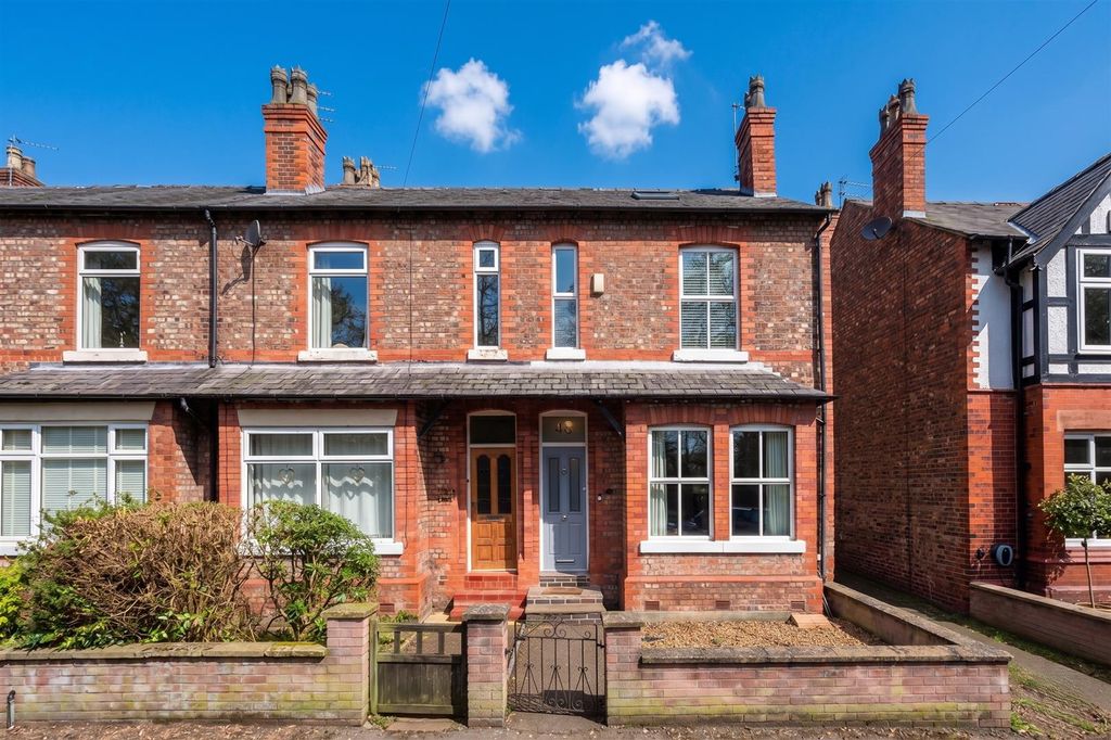 3 bed end terrace house for saleCharter Road, Altrincham WA15