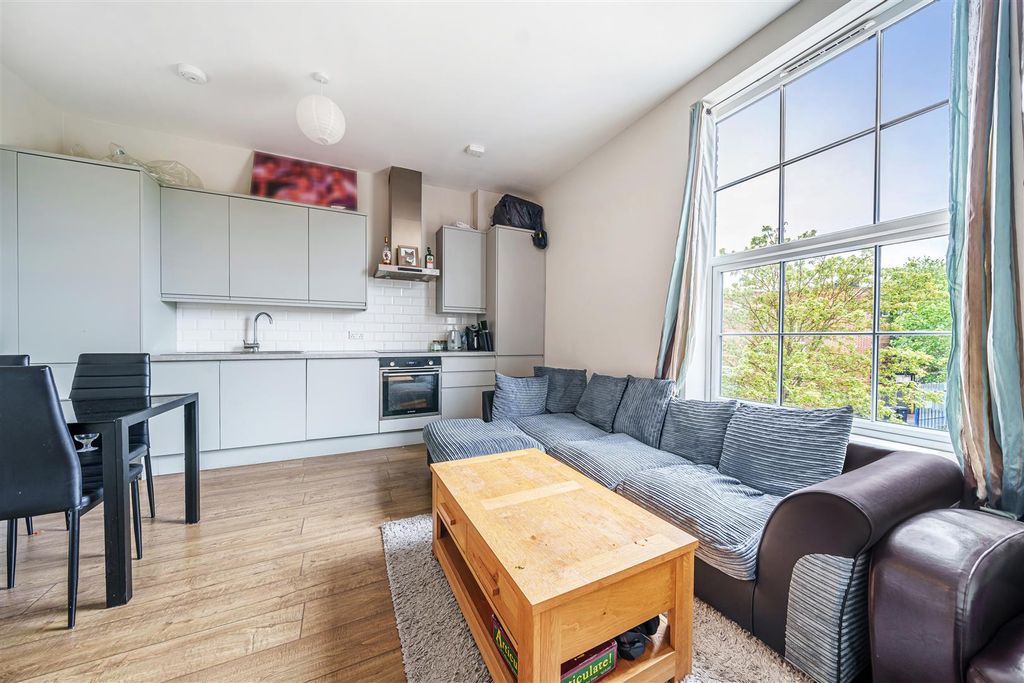 Property photo 3 of 8