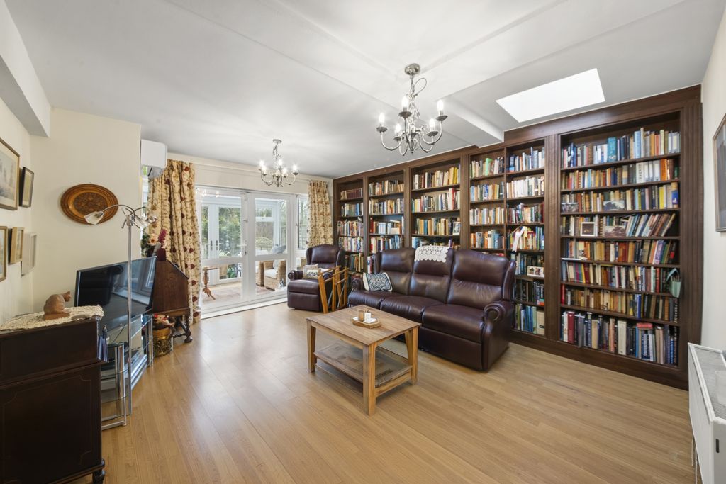 Property photo 3 of 13 Photo 8