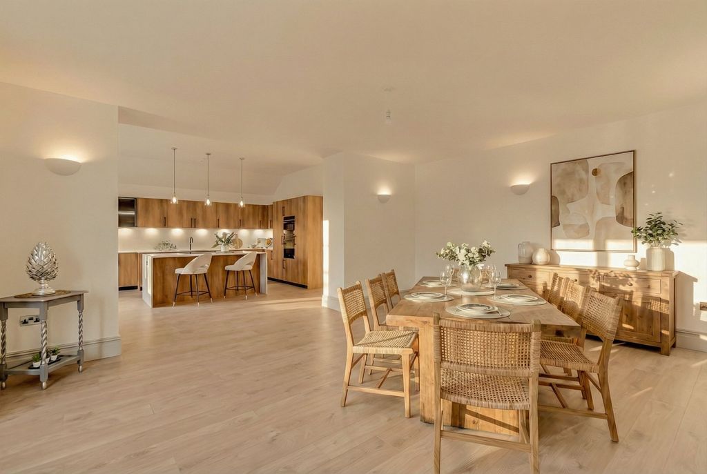 Property photo 2 of 9 Open Plan Space
