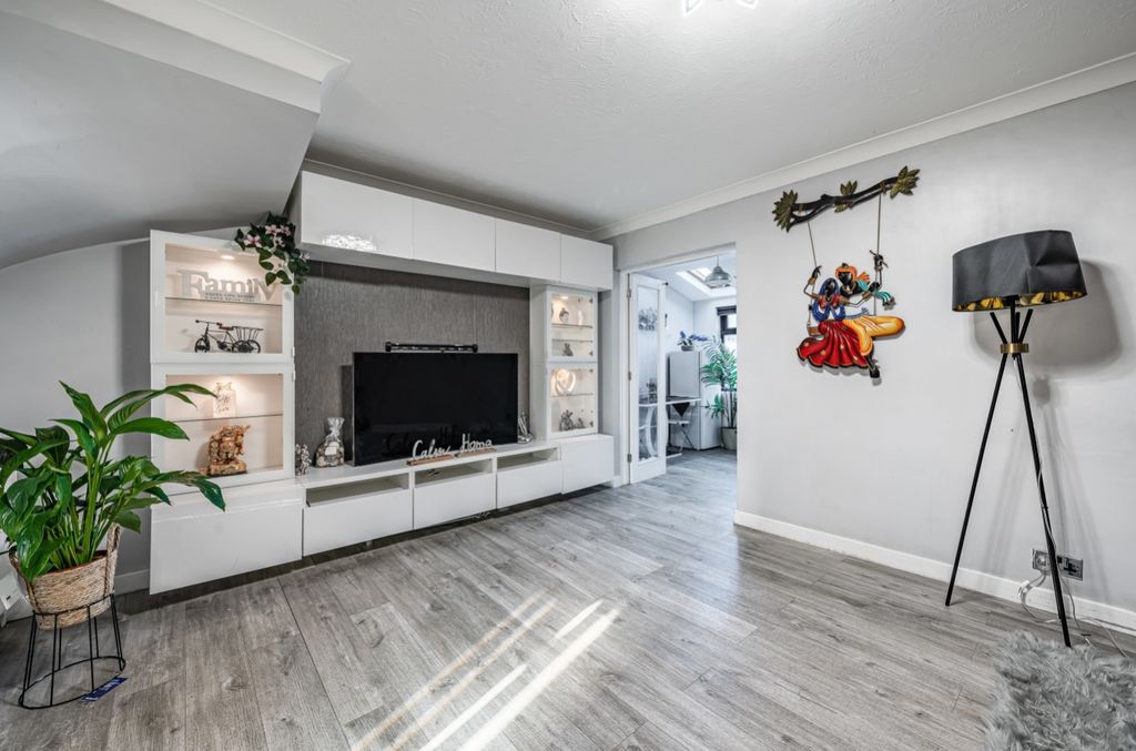 Property photo 1 of 11 1073516 (3)