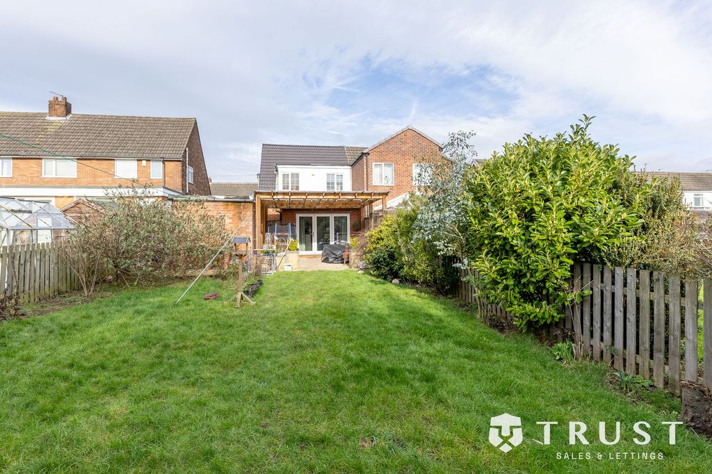 Property photo 3 of 33