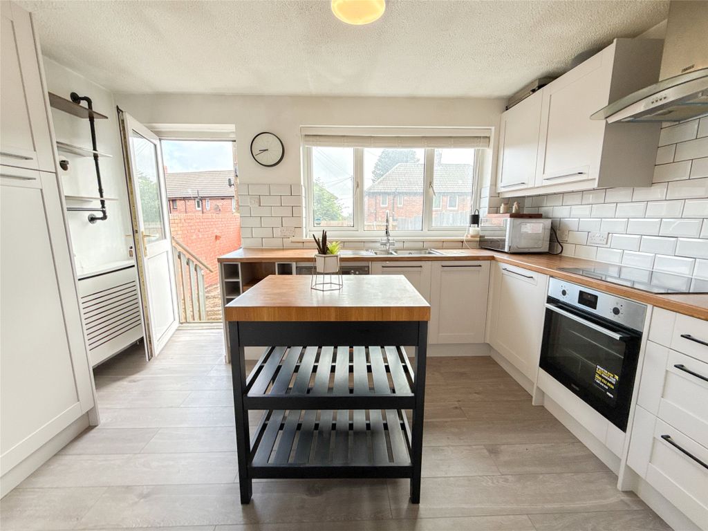 Property photo 2 of 17 Kitchen