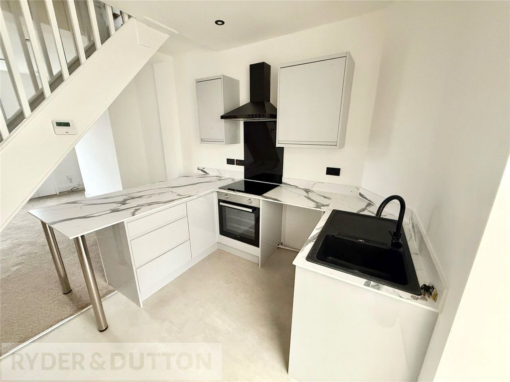 Property photo 3 of 18 Kitchen