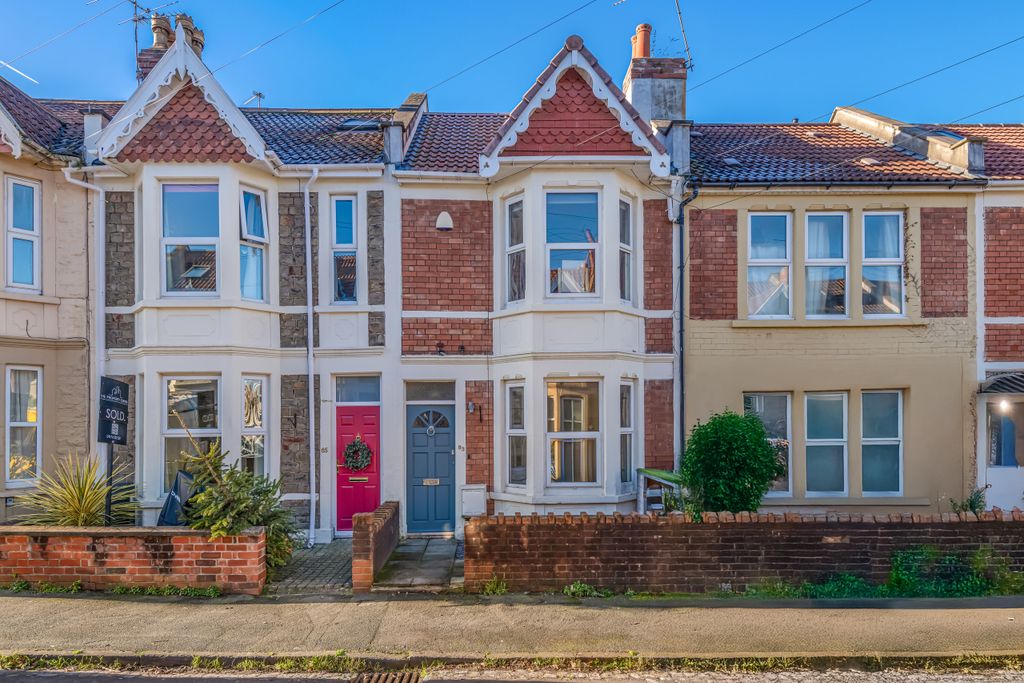 Property photo 1 of 33 Front