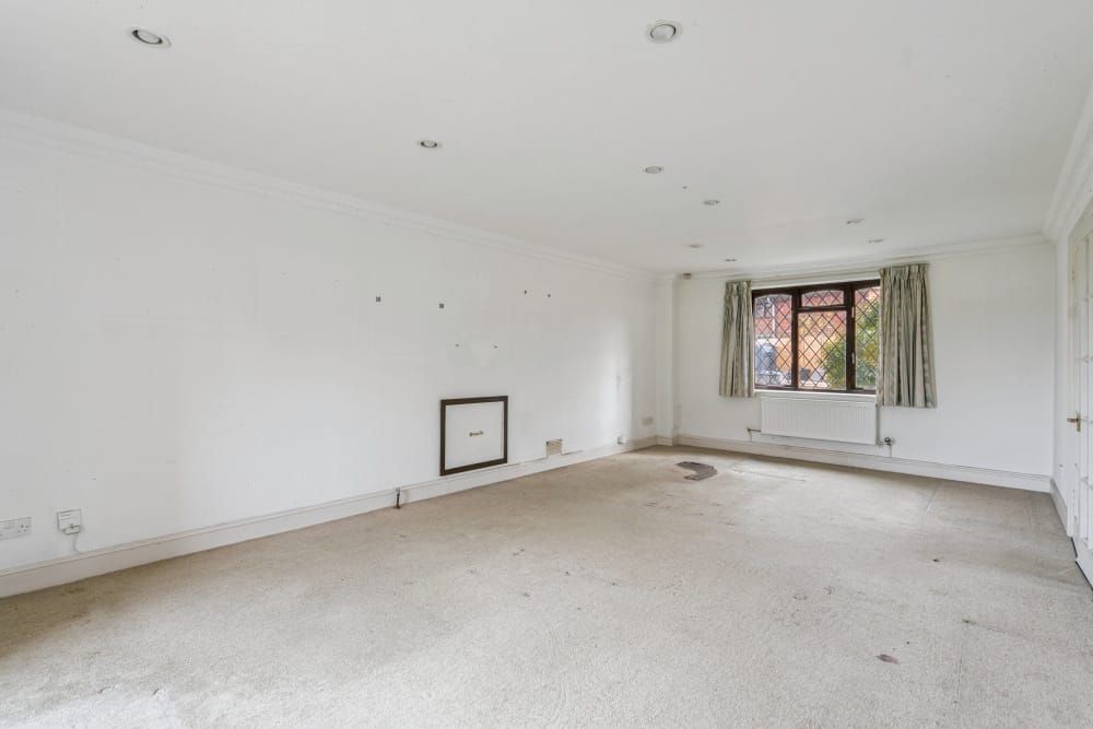 Property photo 2 of 28