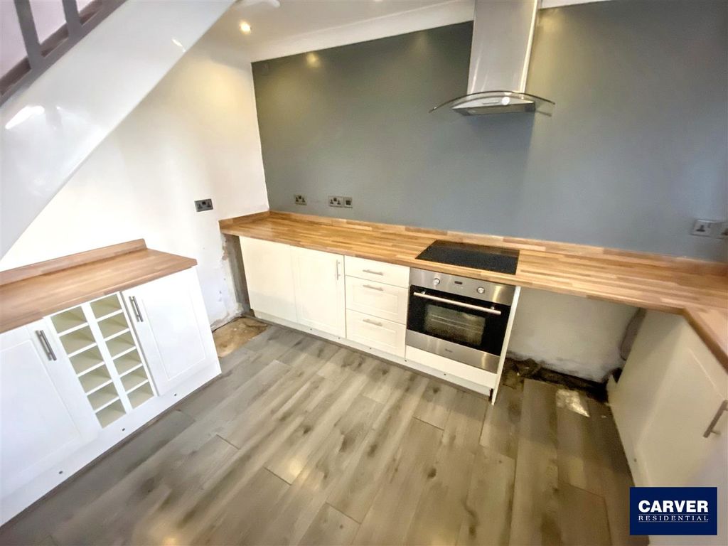 Property photo 2 of 10 Kitchen.Jpg