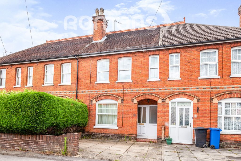 Property photo 1 of 10 Front