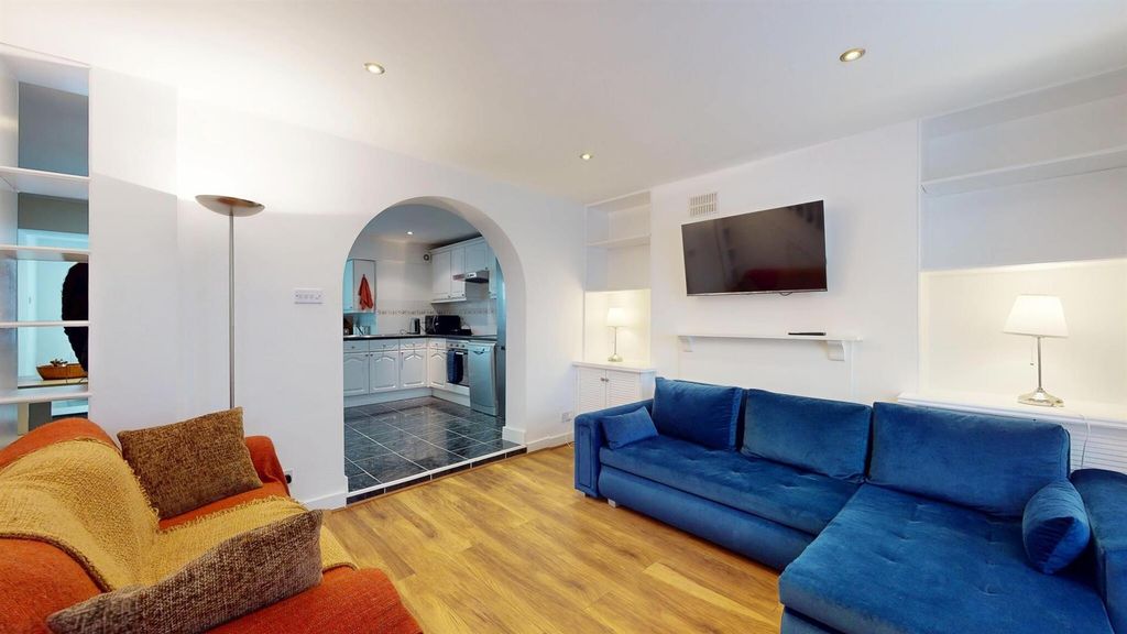 Property photo 2 of 19 18Krliving2.Jpg