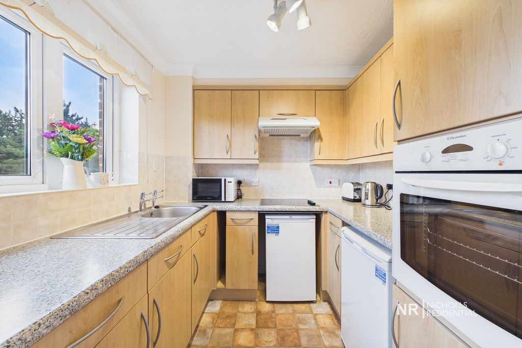 Property photo 3 of 14 Kitchen