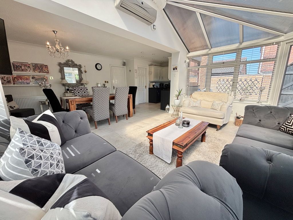 Property photo 2 of 40