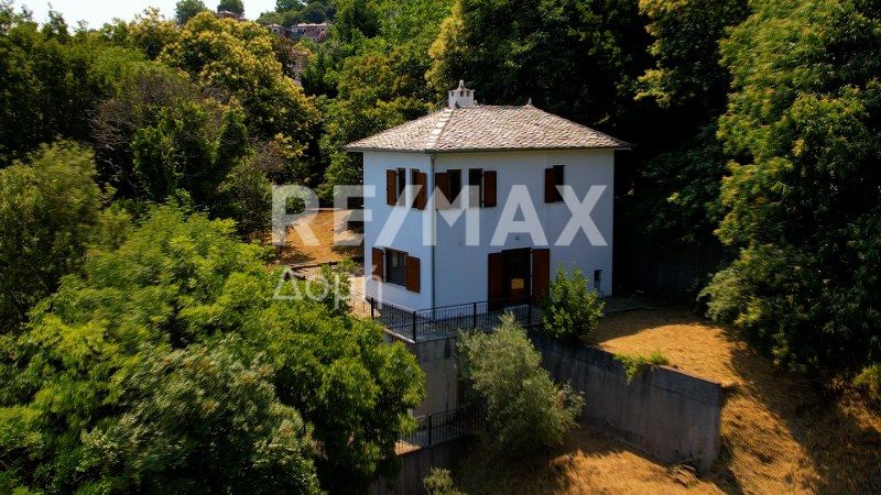 Property photo 1 of 50