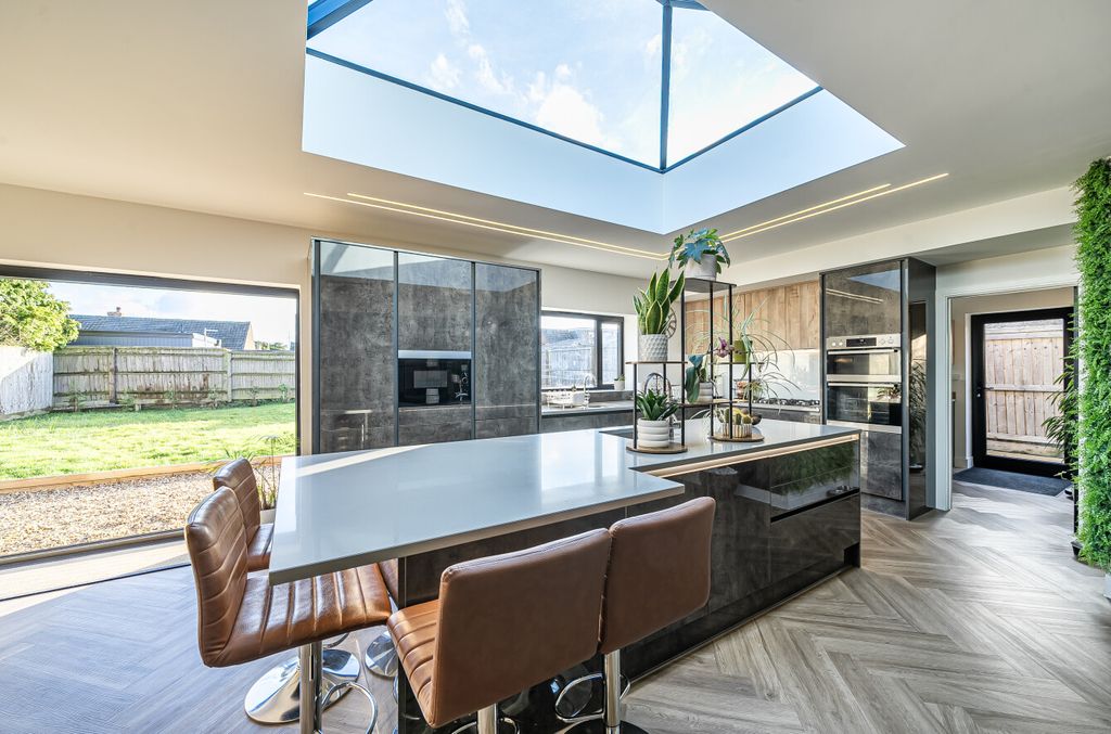 Property photo 3 of 11 1402104769837Fb745595