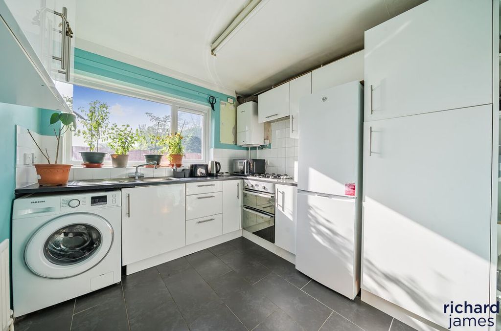 Property photo 2 of 9 7054778Dd67241Da883714E018d93Bb4