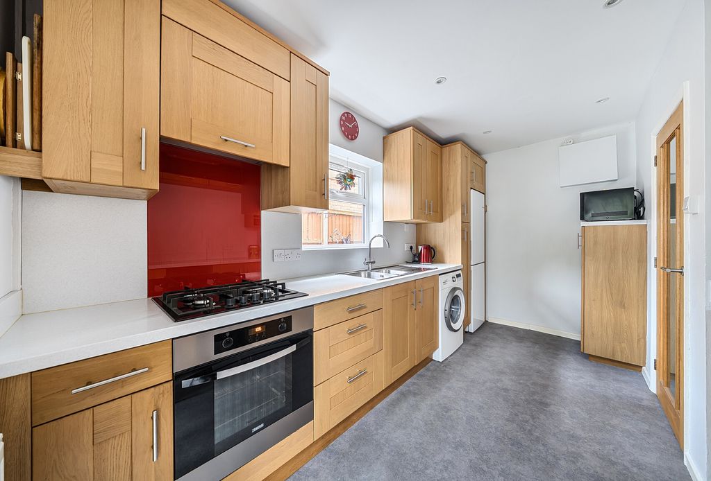 Property photo 3 of 12 1355967-16-68Cbd4...