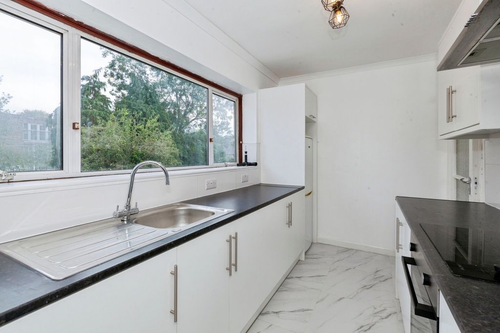 Property photo 3 of 20 Kitchen