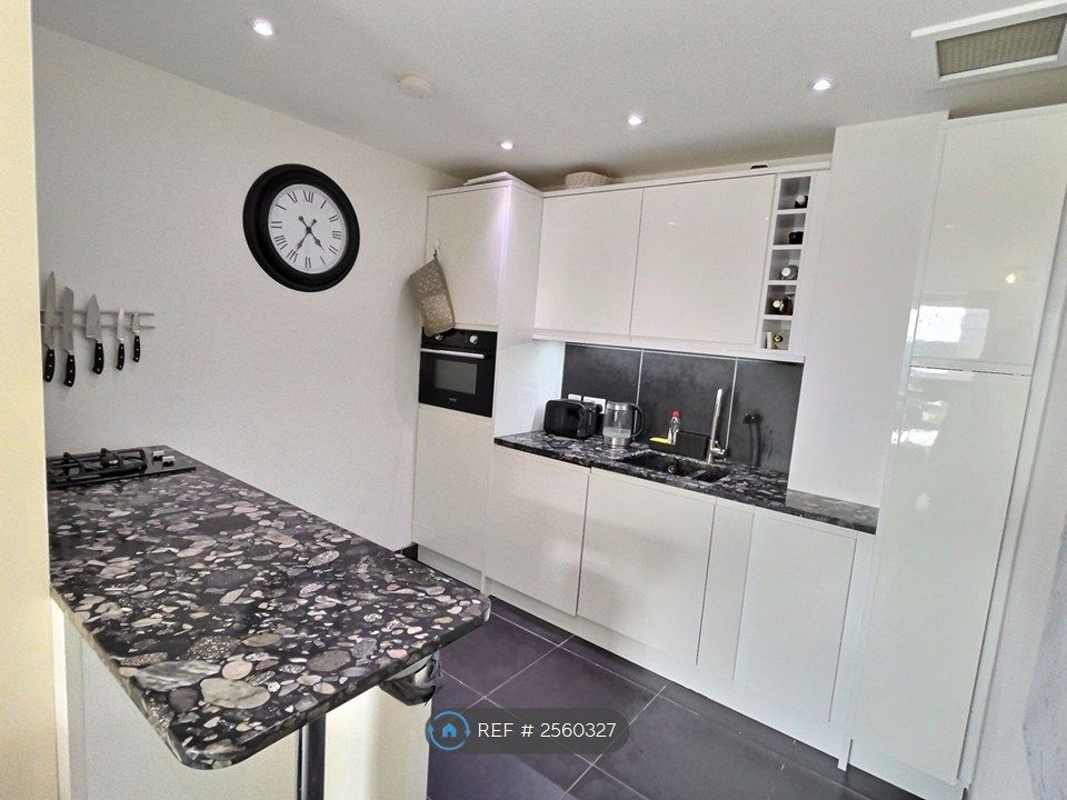 Property photo 2 of 11 Kitchen