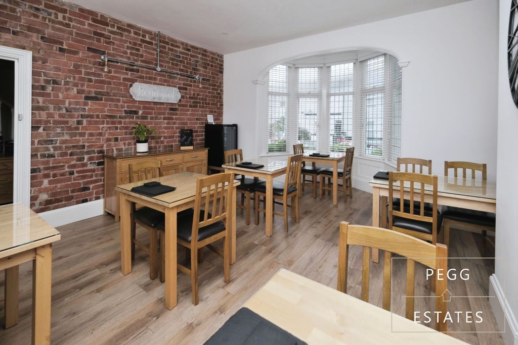 Property photo 2 of 32