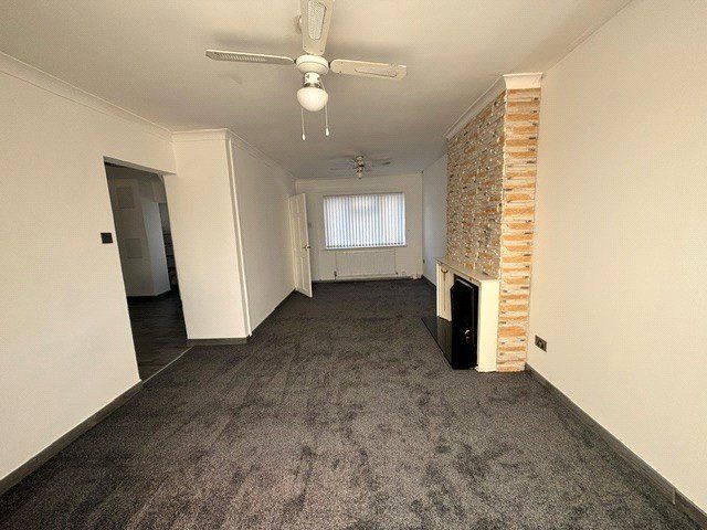 Property photo 3 of 12 Lounge
