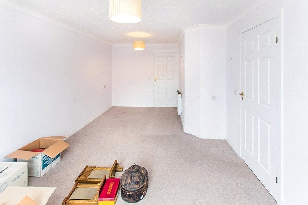 Property photo 2 of 8 Lounge