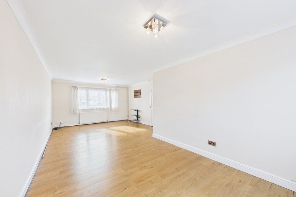 Property photo 2 of 9 Picture No. 16