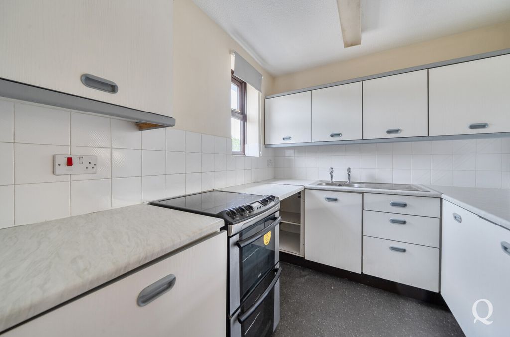 Property photo 2 of 9 0155F075-6B29-49E...