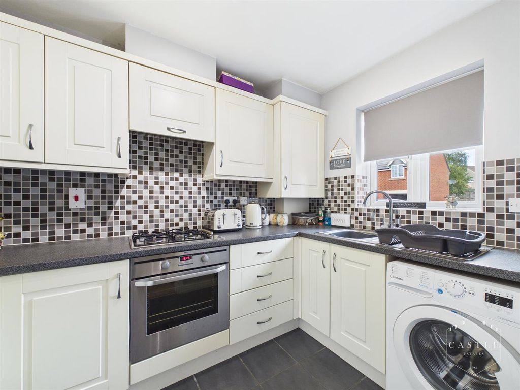 Property photo 3 of 15 Kitchen