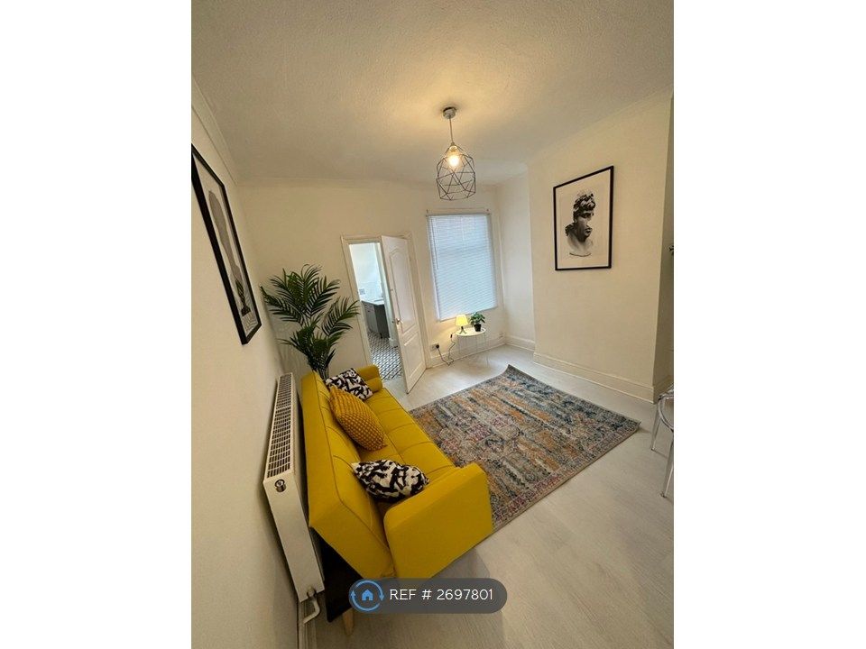 Property photo 3 of 6 Living Room