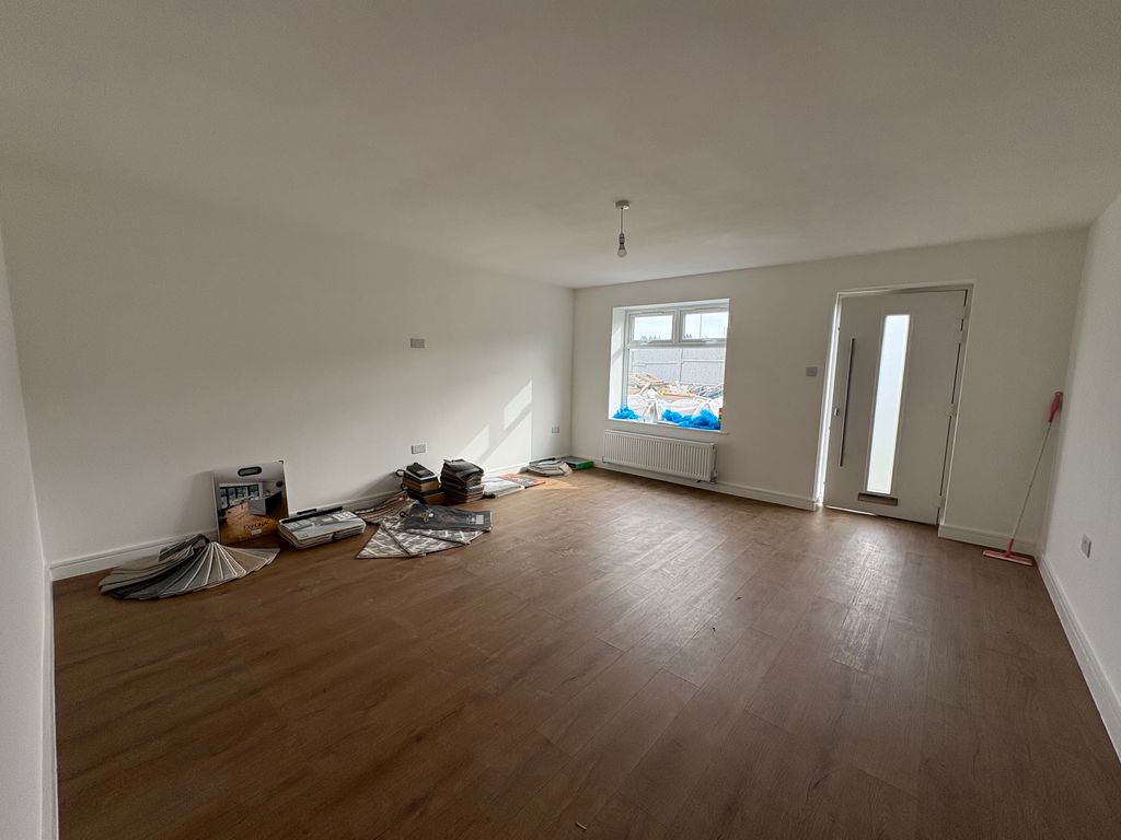 Property photo 3 of 27